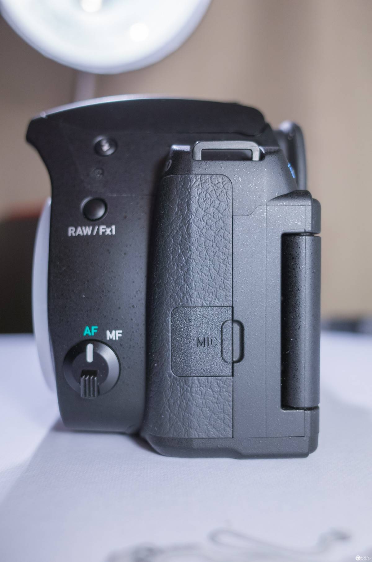 ↑左侧麦克风接口,Fx1键可自定义功能