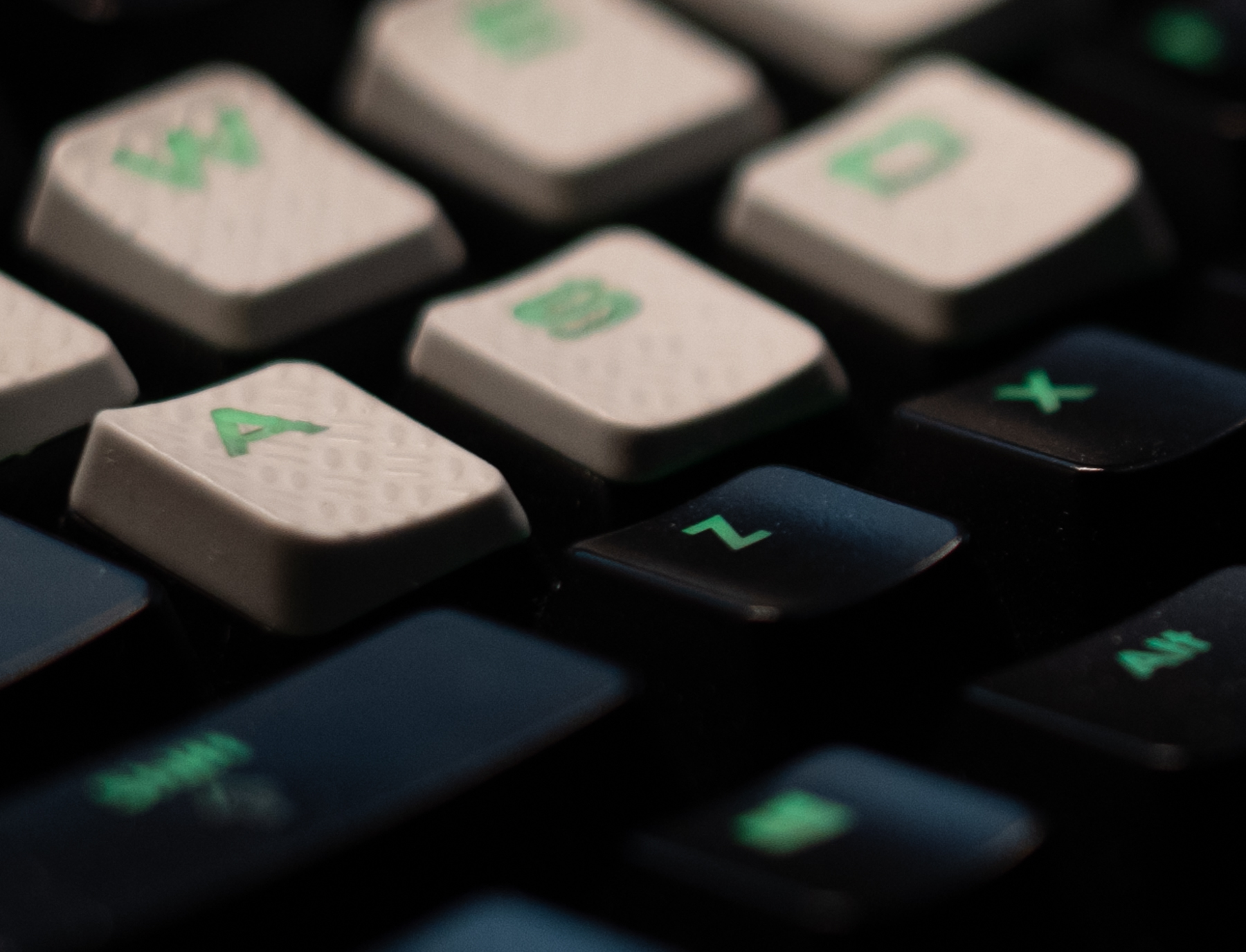 ↑两种键帽的质感区别，以及上面的灰尘