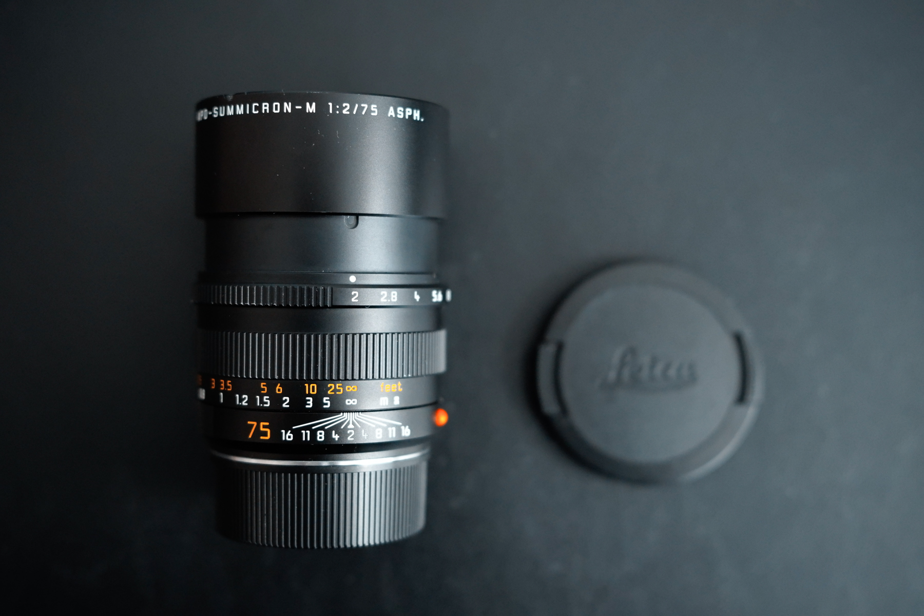 ↑遮光罩可以抽出并旋转锁定