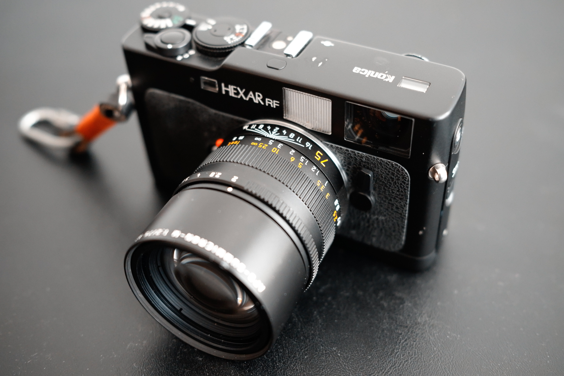 ↑重心在镜头前部，机身无法放平