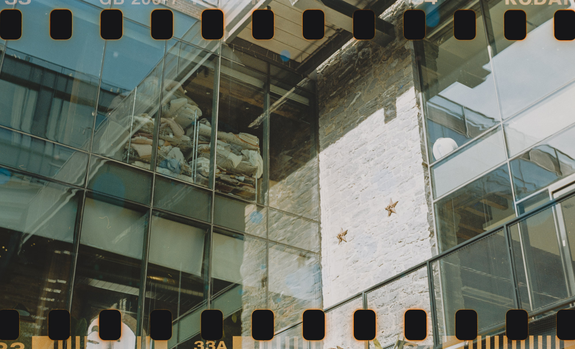 ↑彩负。我后期加过饱和度了，依然看得出颜色很素。