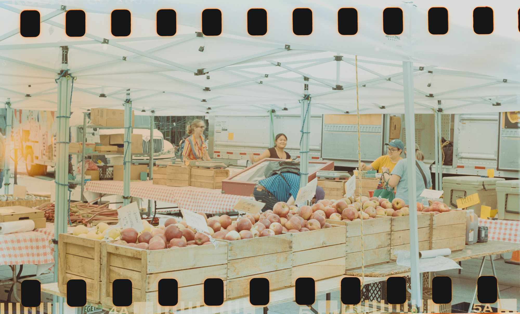 ↑彩负。颜色不那么讨喜，也可能有柯达Gold 200的锅