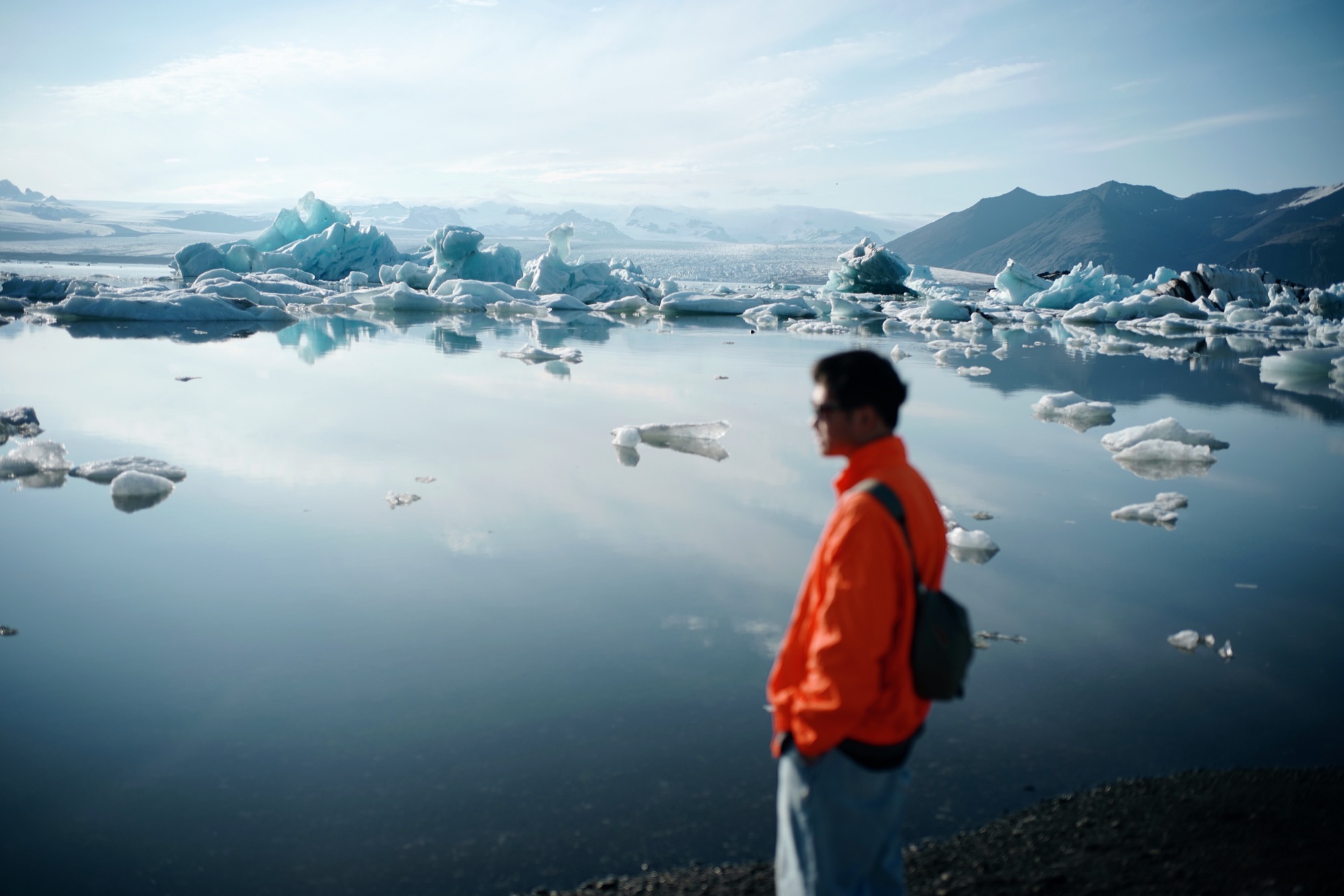 百年冰川的蓝色在阳光下沁人心脾
