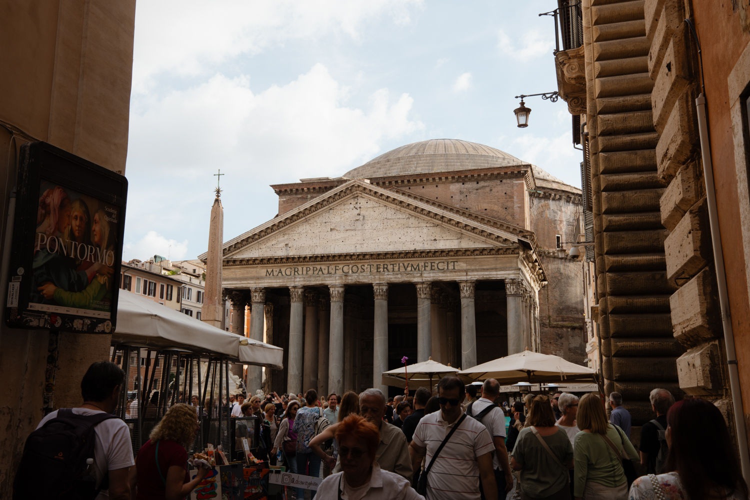万神殿（Pantheon），想到这建筑跨越了两千年就很震撼，罗马人的建筑造诣真高